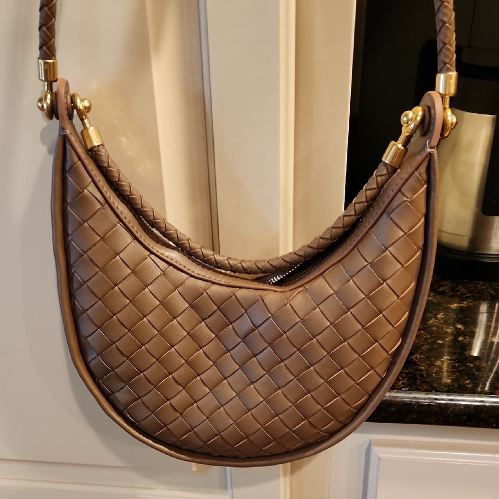 Elegant Brown Woven Shoulder Bag